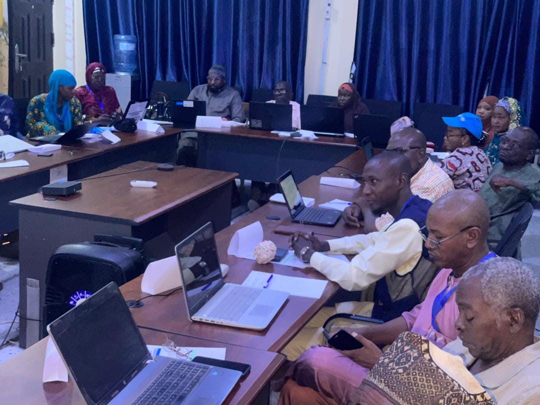Participants durant les travaux de formation